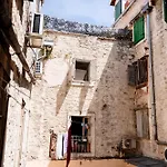 Laurentius Heritage Luxury Diocletian Palace 3* سبليت